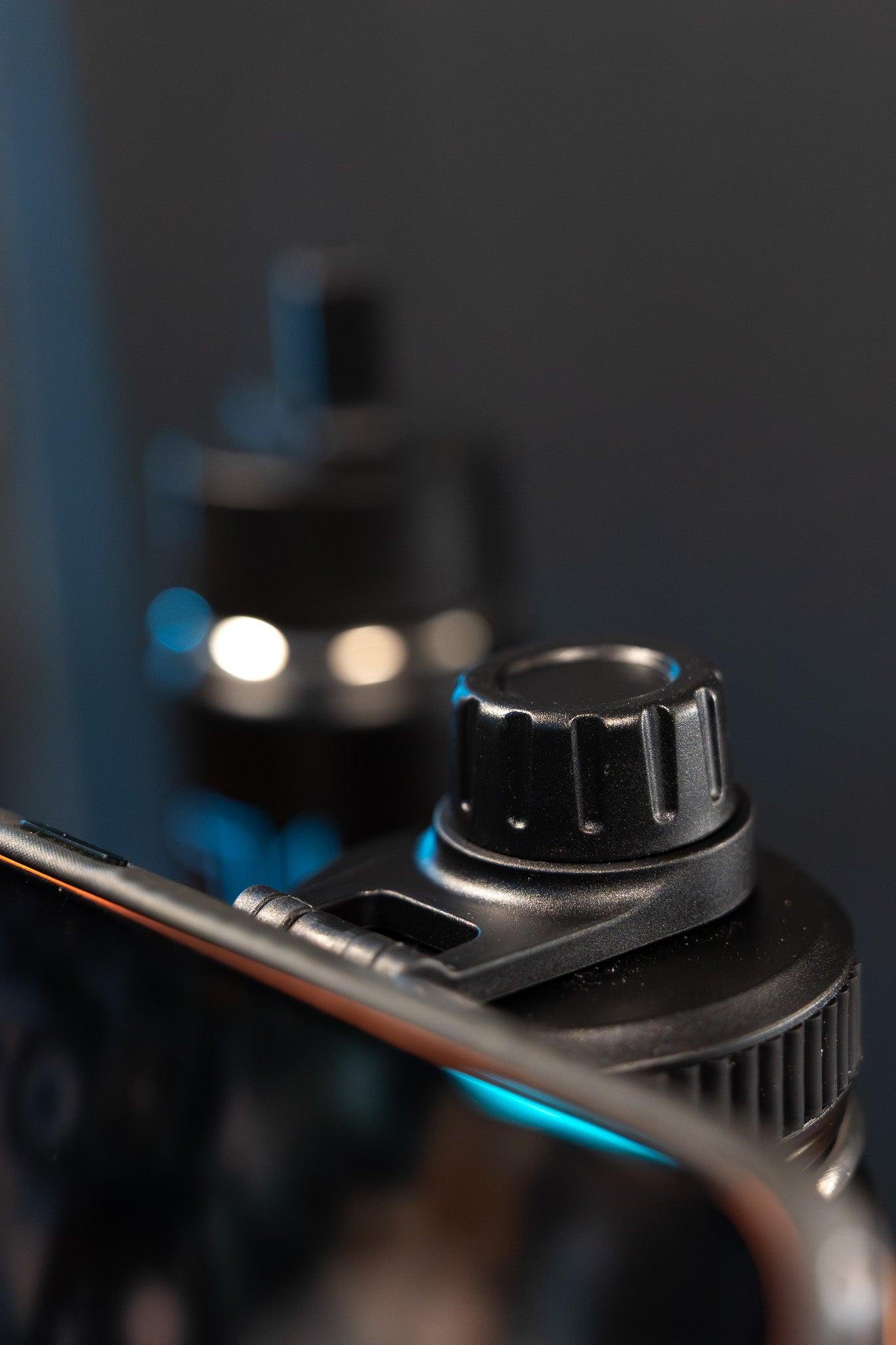 Bottle with Magnetic Phone Mount (750ml)